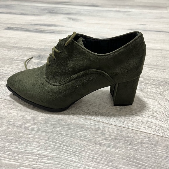 Brand new stylish green bootie. - Picture 3 of 5